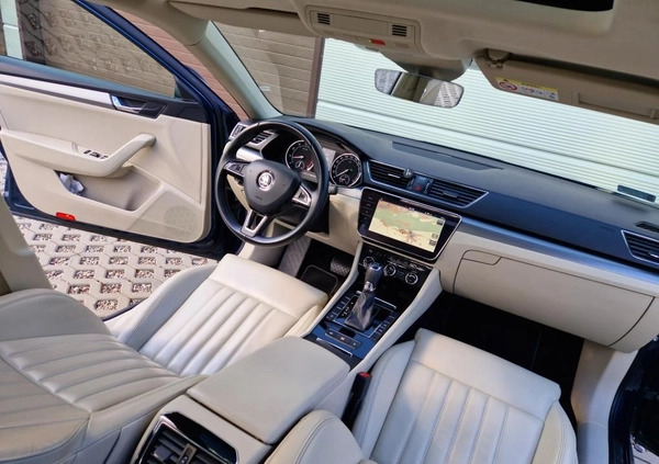 Skoda Superb cena 89900 przebieg: 79800, rok produkcji 2018 z Toruń małe 497